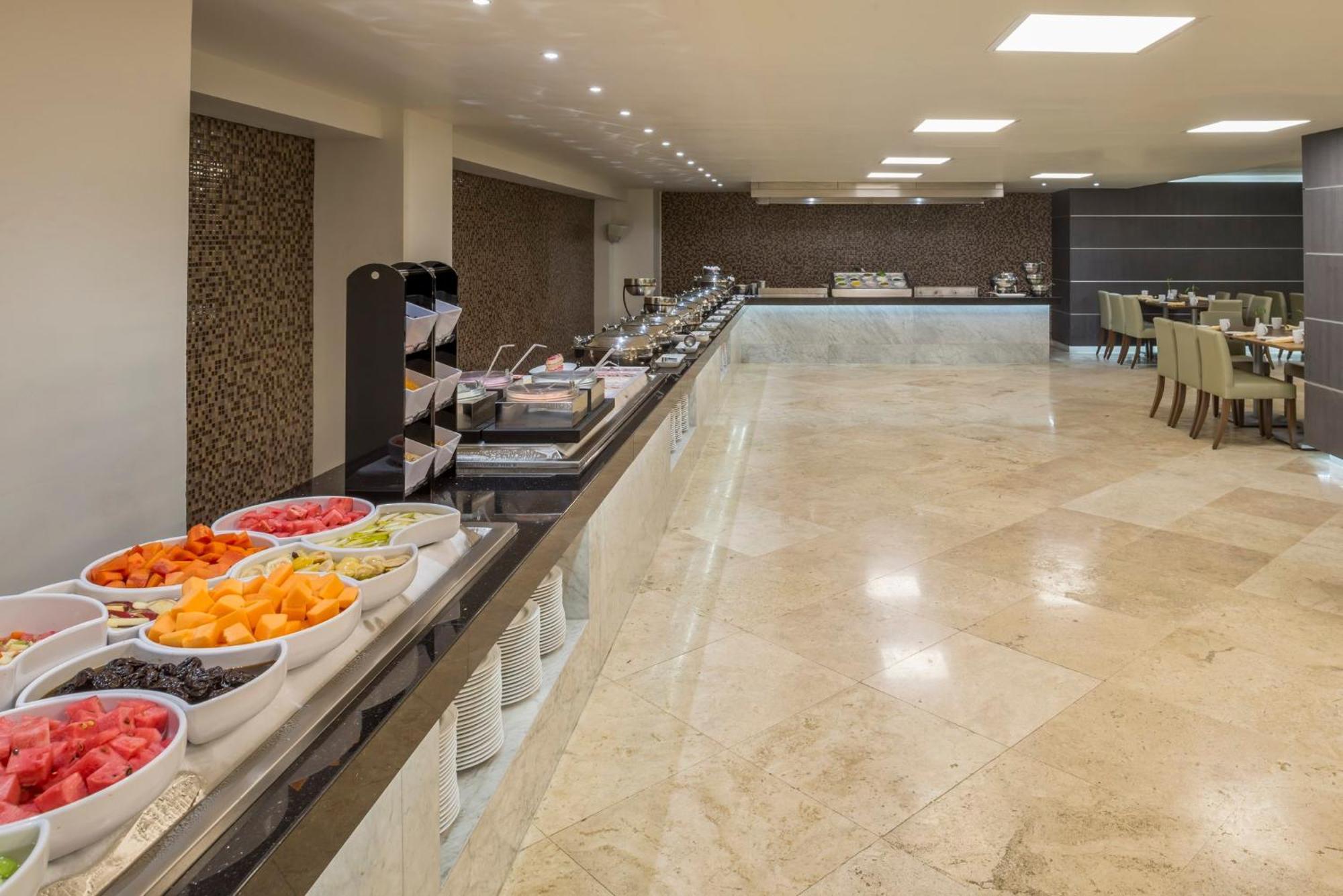 เรอัล อินน์ ติฆัวนา ติฮัวนา ภายนอก รูปภาพ Buffet at a hotel