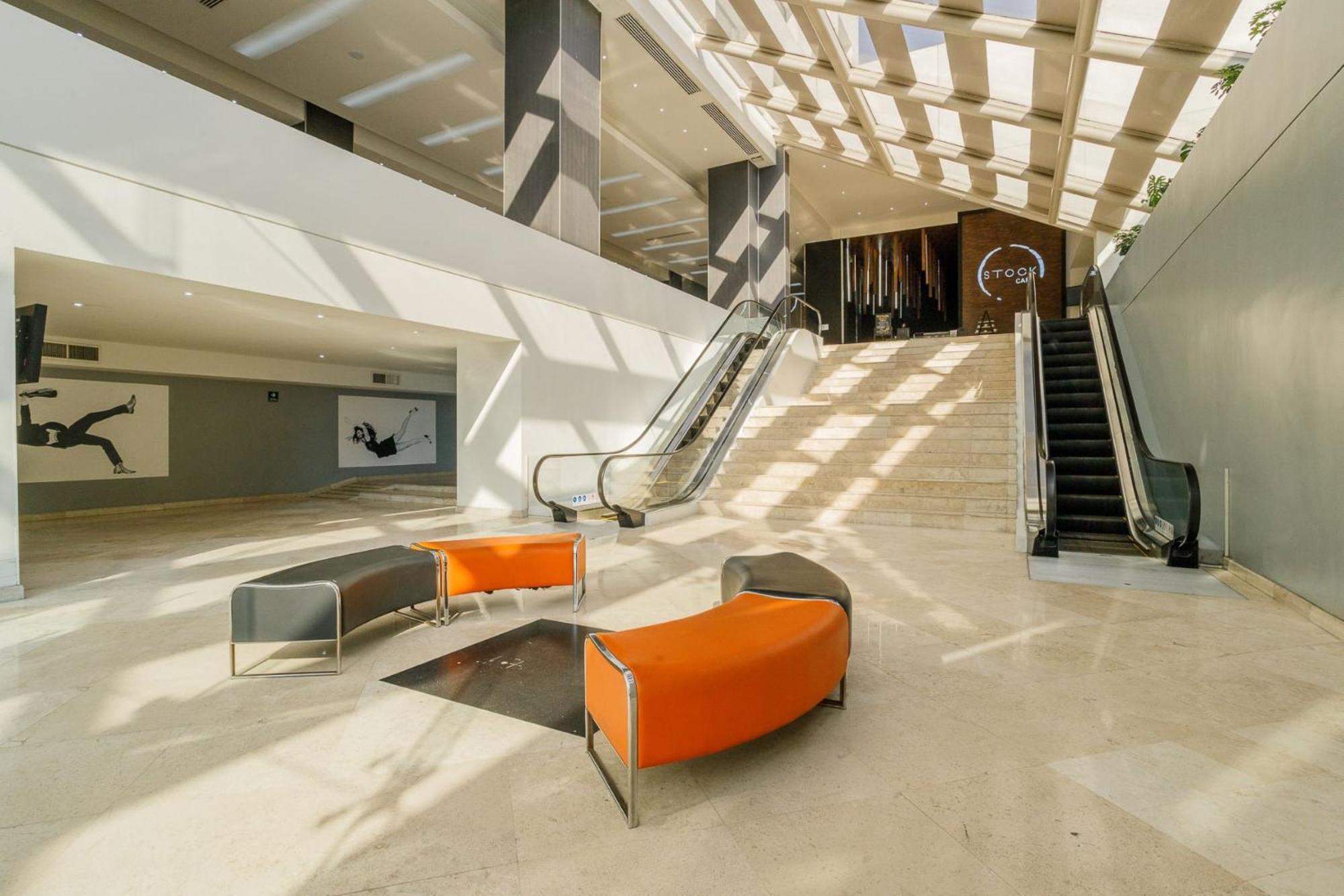 เรอัล อินน์ ติฆัวนา ติฮัวนา ภายนอก รูปภาพ Interior of the terminal
